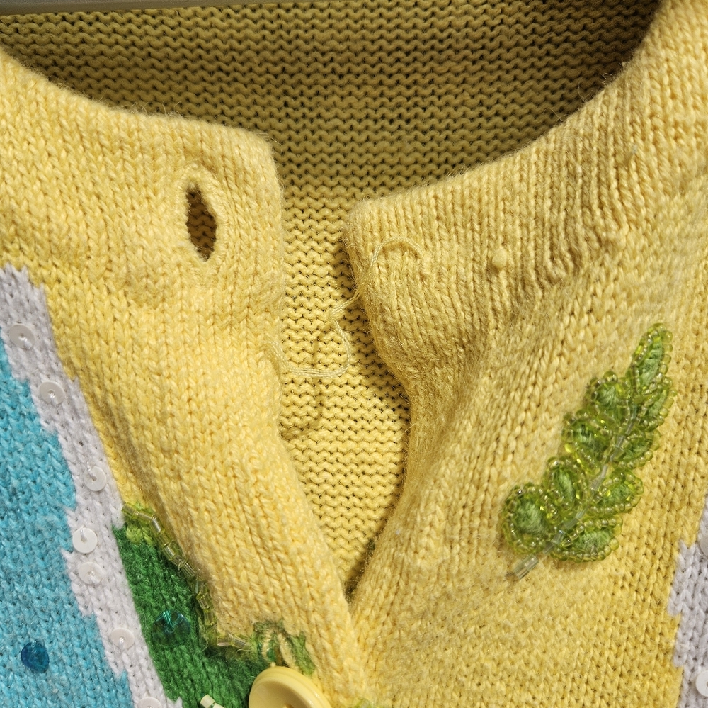 Vintage novelty cardigan with sparkle ✨️ - Picture 3 of 7